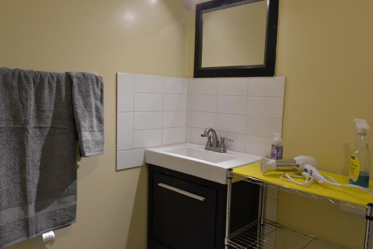 Private Bedroom In Basement With Shared Bathroom - Fonda *